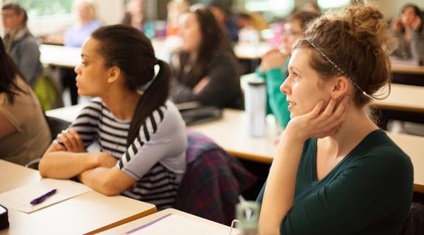 How do I pay for university at VIU