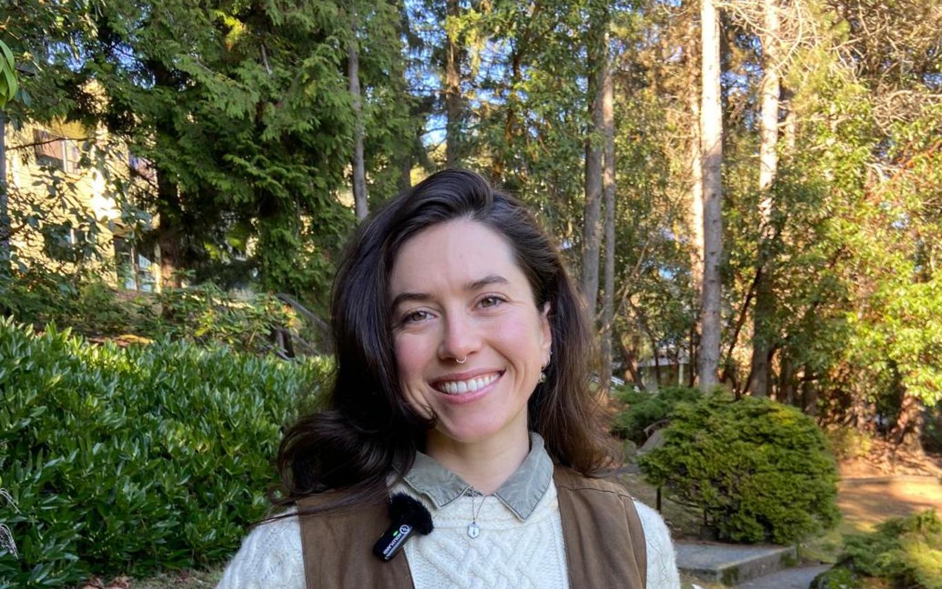 Headshot of Claire Gordon 