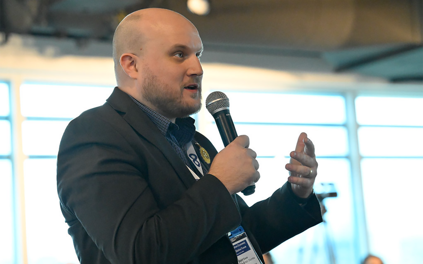 Stuart Dixon talk into a microphone 